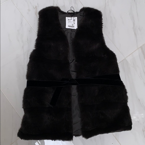 NWT Zara kids faux fur vest sz 11-12 - Picture 1 of 4